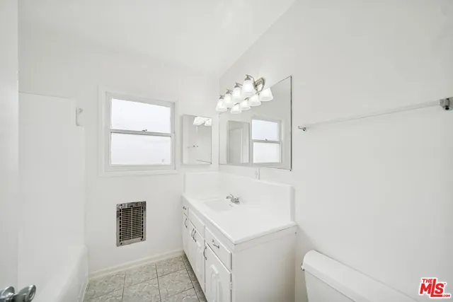 $2,350 | 5307 Vantage Avenue, Unit 6, Valley Village, CA 91607