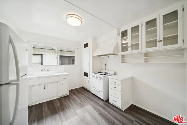 $2,350 | 5307 Vantage Avenue, Unit 6, Valley Village, CA 91607