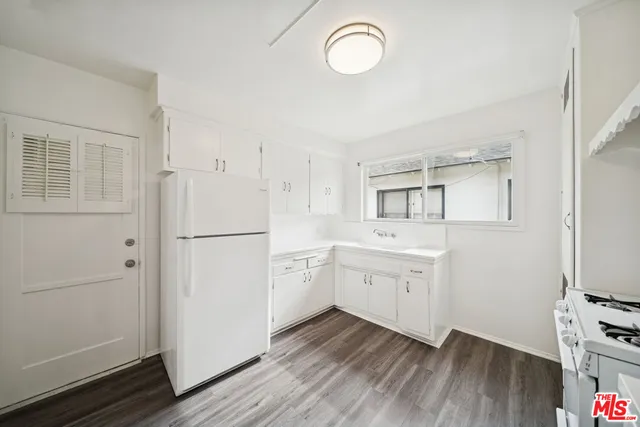 $2,350 | 5307 Vantage Avenue, Unit 6, Valley Village, CA 91607