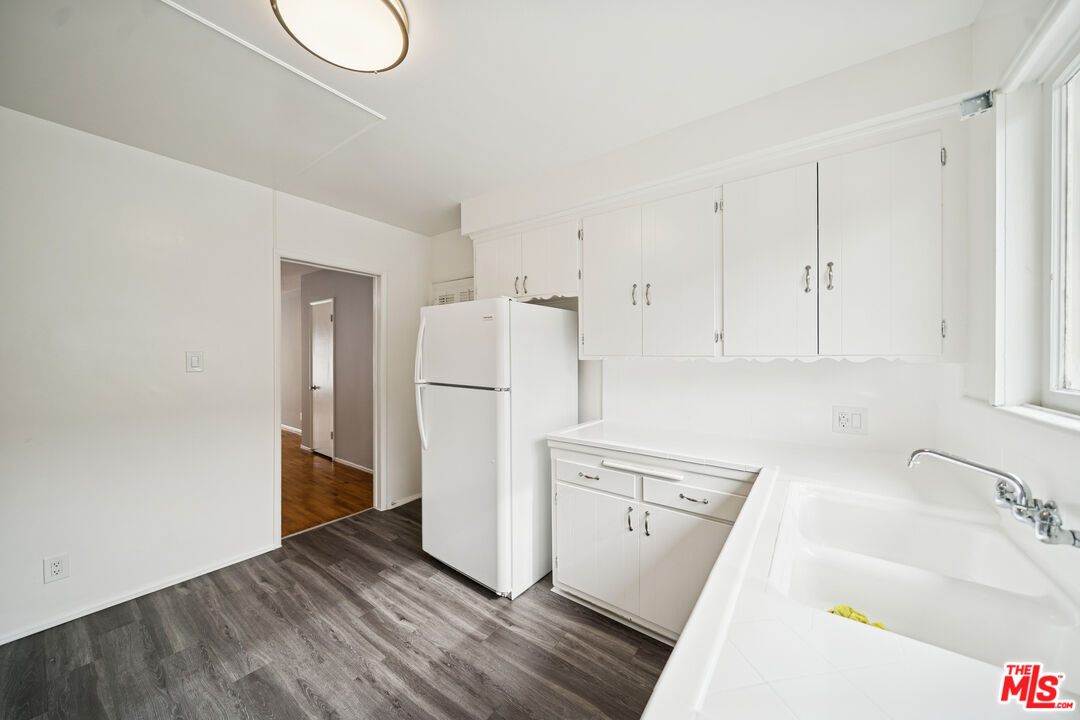 5307 Vantage Avenue, Unit 6 Valley Village, CA 91607 - Photo 7 of 16