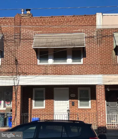 a view of entryway with a balcony