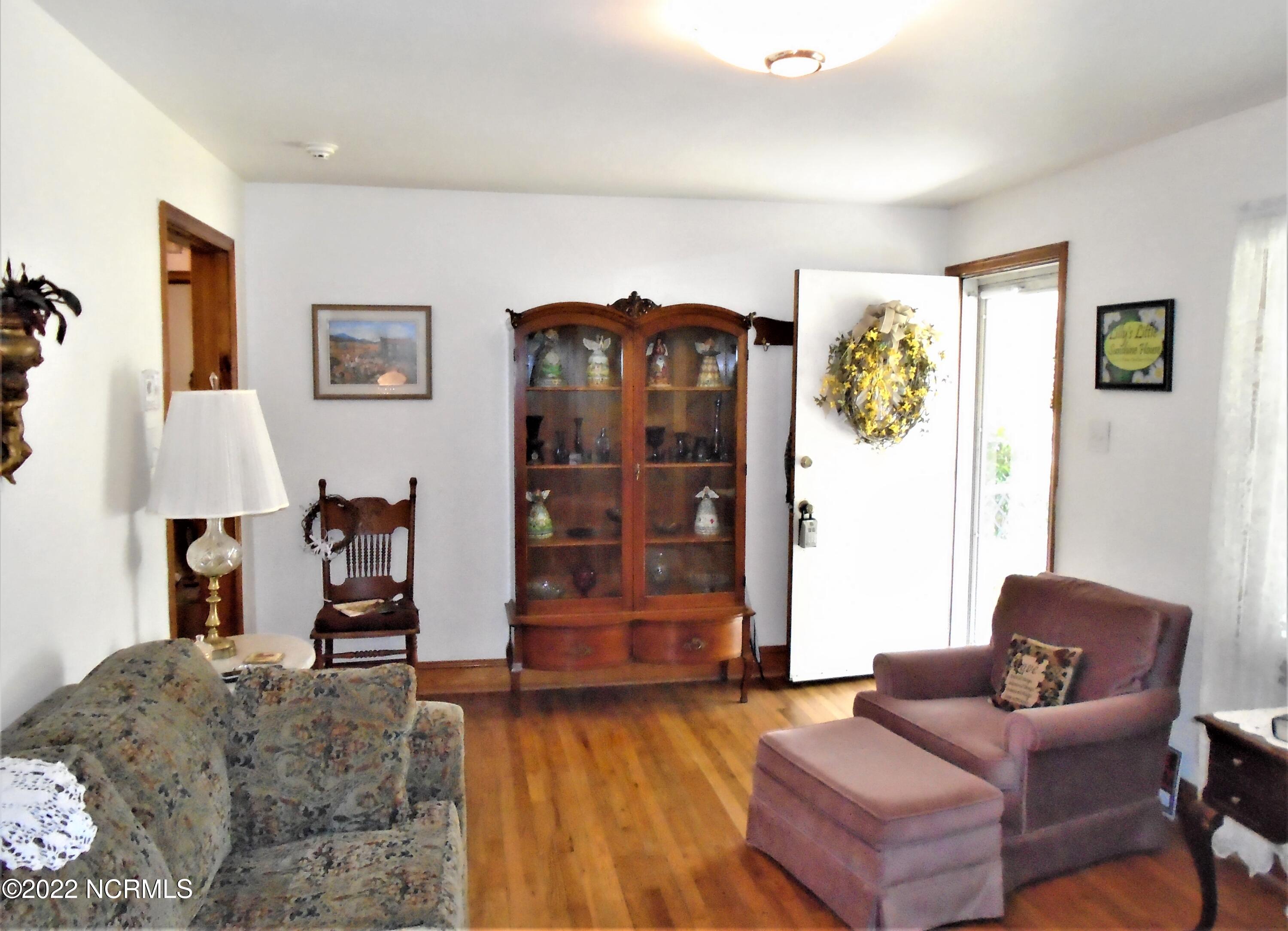 2820 Amherst Road Rocky Mount, NC 27804 - Photo 10 of 24 Living Room / Family Room.