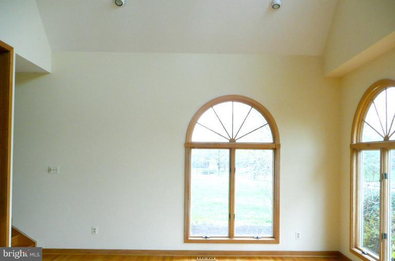 11000 Gaither Farm Road Ellicott City, MD 21042 - Photo 17 of 22 Living Room