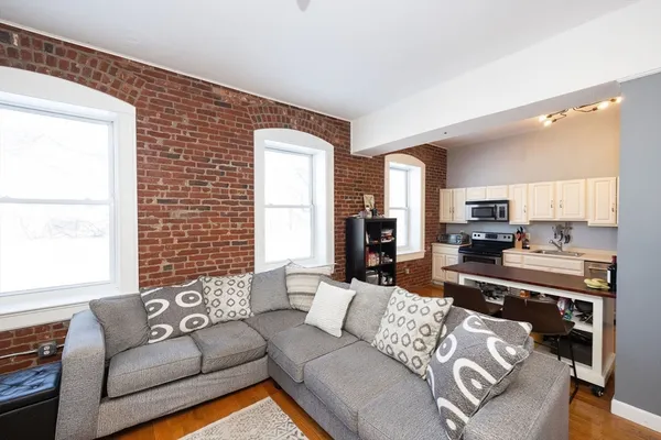 $310,000 | 32 Providence Street, Unit 5, Worcester, MA 01604