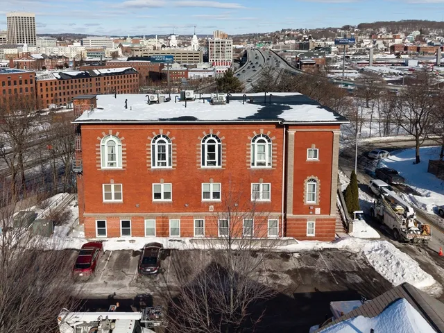 $325,000 | 32 Providence Street, Unit 5, Worcester, MA 01604