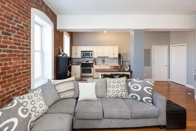 $325,000 | 32 Providence Street, Unit 5, Worcester, MA 01604