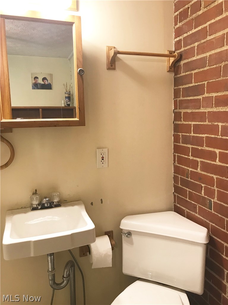 1416 Clearview Road Cleveland, OH 44124 - Photo 10 of 17