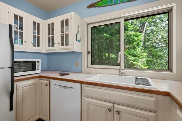 $925,000 | 127 Appalachee Road, Boothbay Harbor, ME 04538