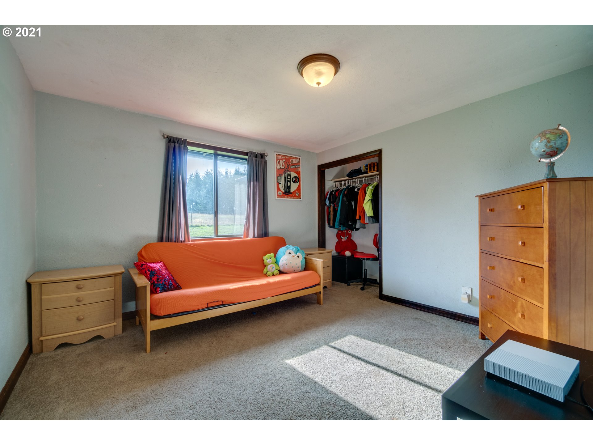 15587 South Pierce Road Molalla, OR 97038 - Photo 11 of 28 a bedroom with a bed and window
