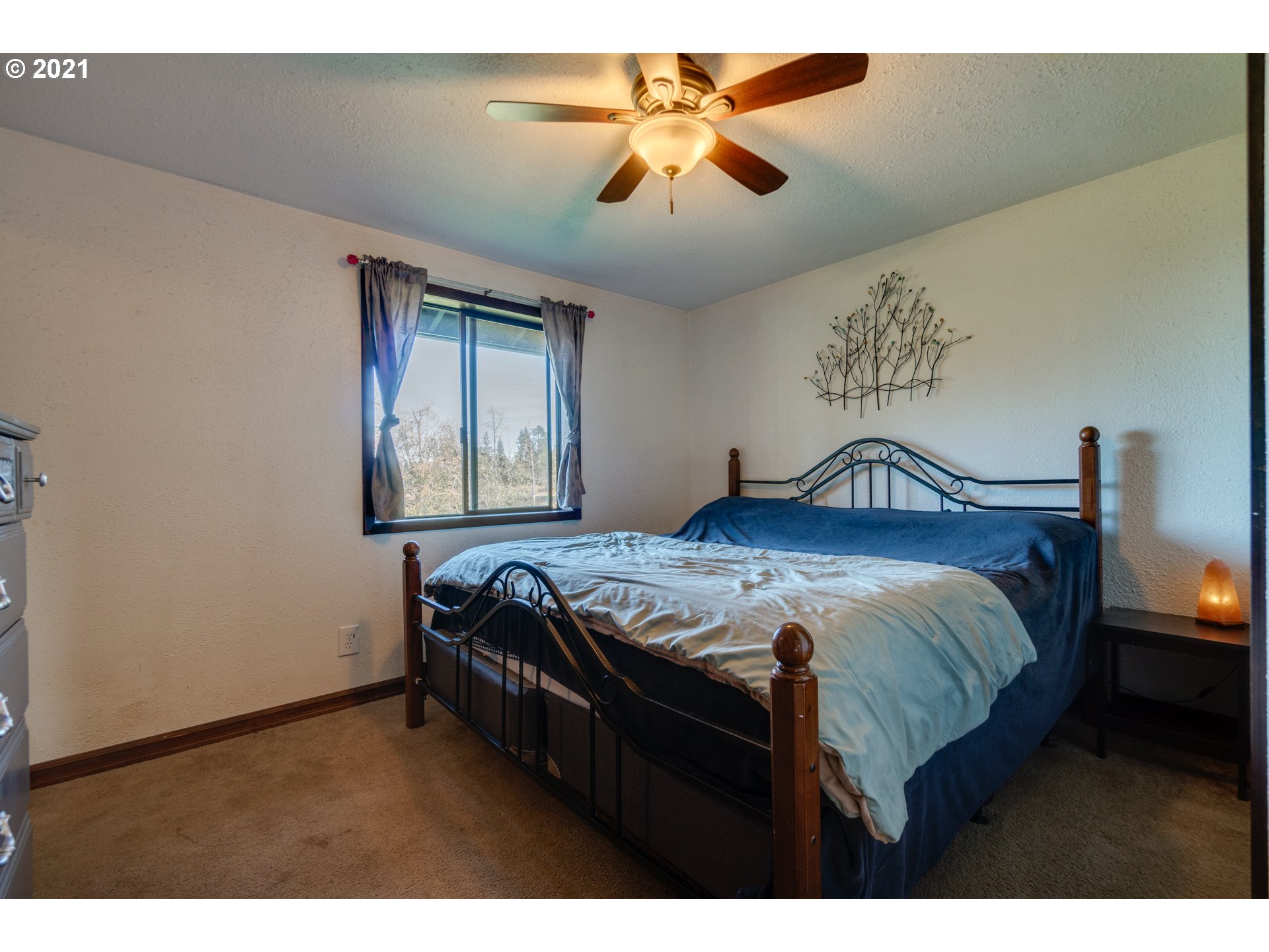 15587 South Pierce Road Molalla, OR 97038 - Photo 15 of 28 a bedroom with a bed and a chandelier