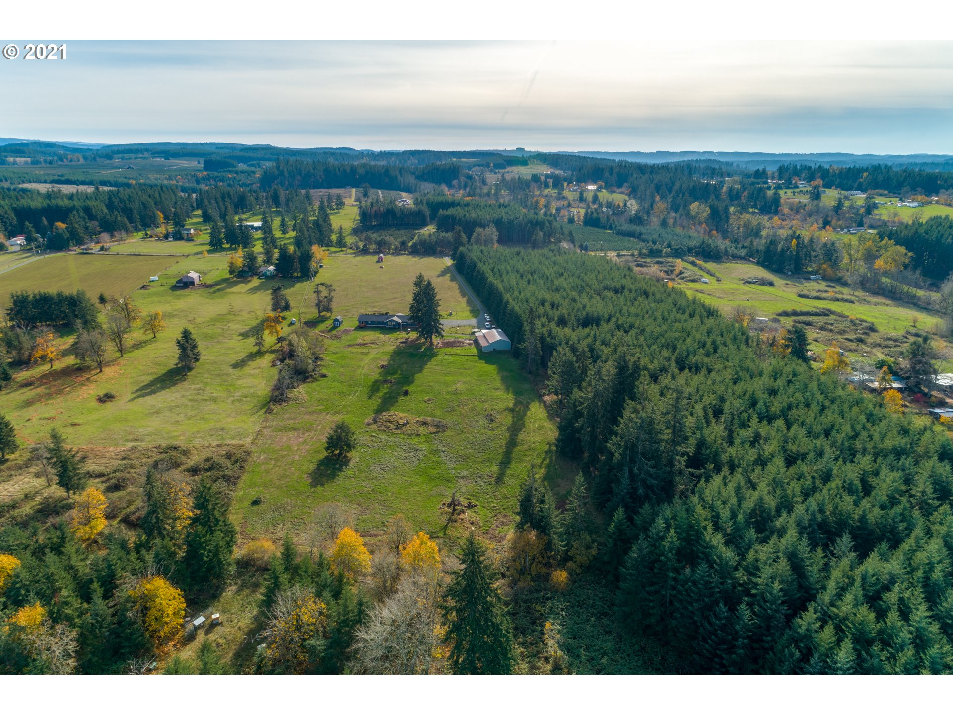 15587 South Pierce Road Molalla, OR 97038 - Photo 18 of 28 a view of a city with an ocean