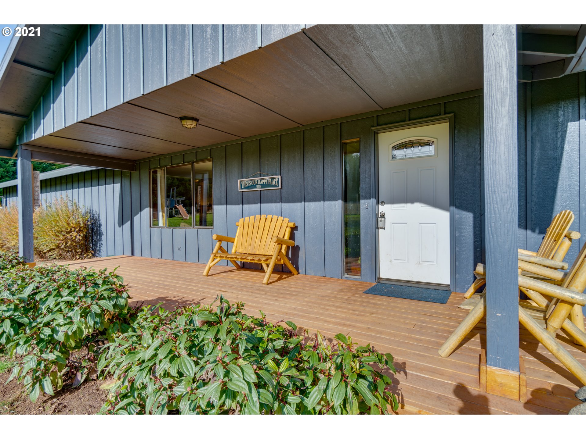 15587 South Pierce Road Molalla, OR 97038 - Photo 2 of 28 a view of a backyard with a patio