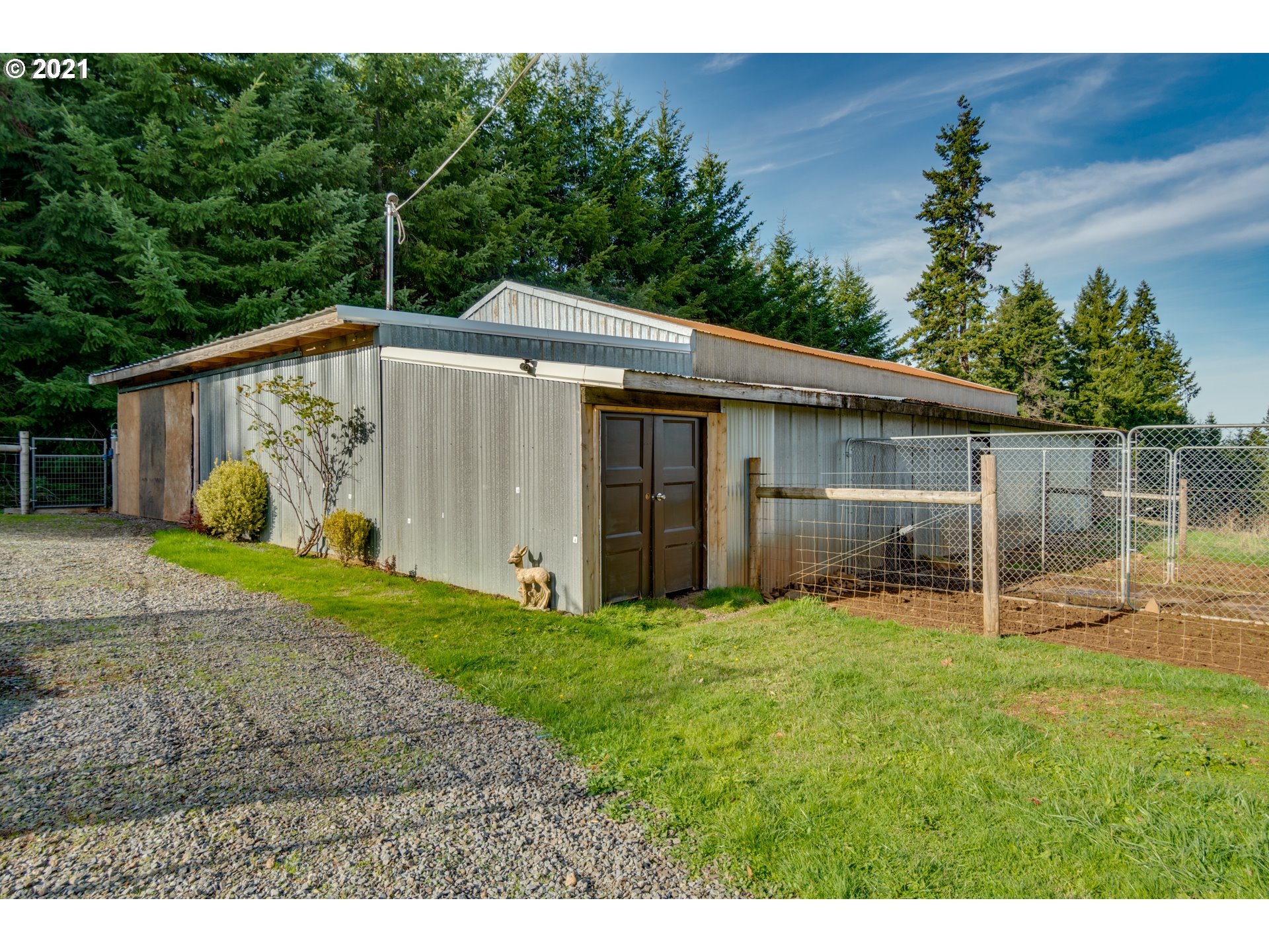 15587 South Pierce Road Molalla, OR 97038 - Photo 21 of 28 a view of a backyard with a cabin