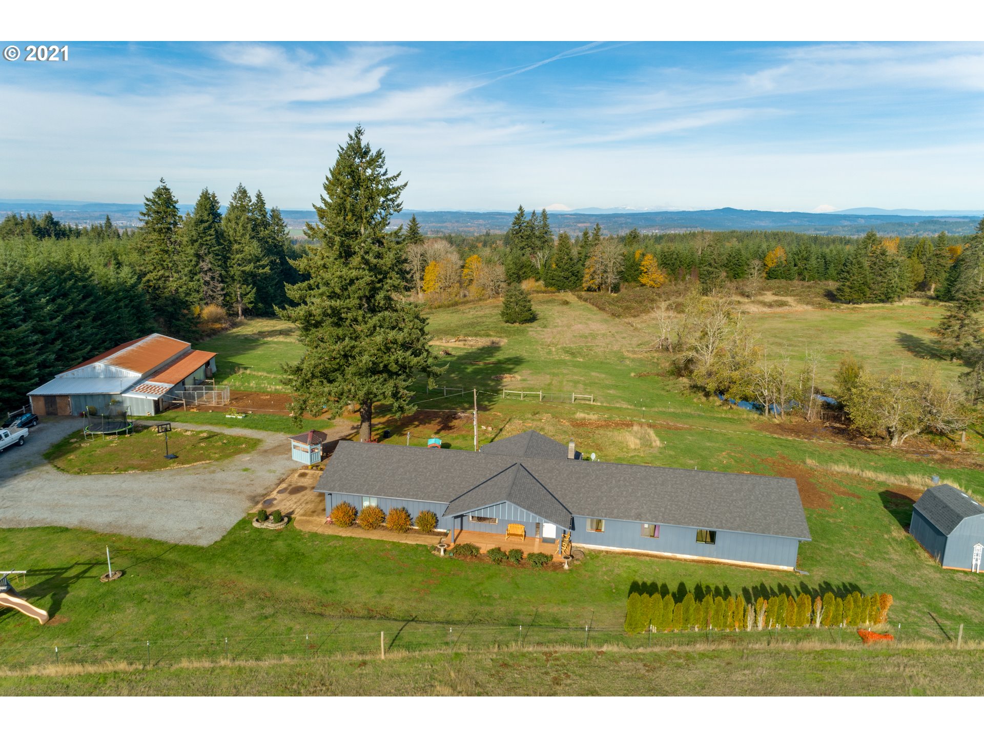 15587 South Pierce Road Molalla, OR 97038 - Photo 3 of 28 a view of an ocean and beach
