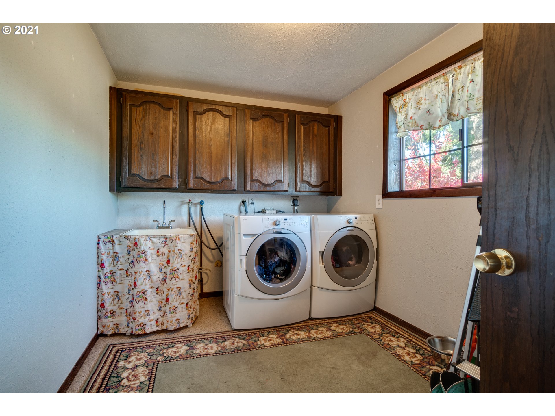 15587 South Pierce Road Molalla, OR 97038 - Photo 9 of 28 a view of washer and dryer