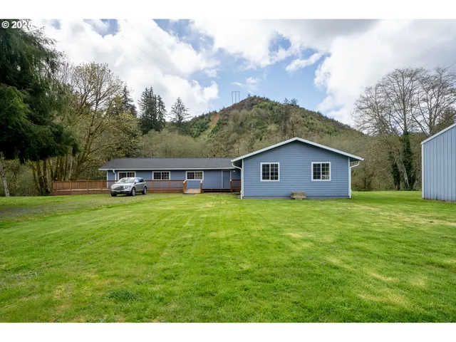 a view of a house with a backyard