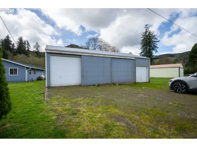 a view of a outdoor space