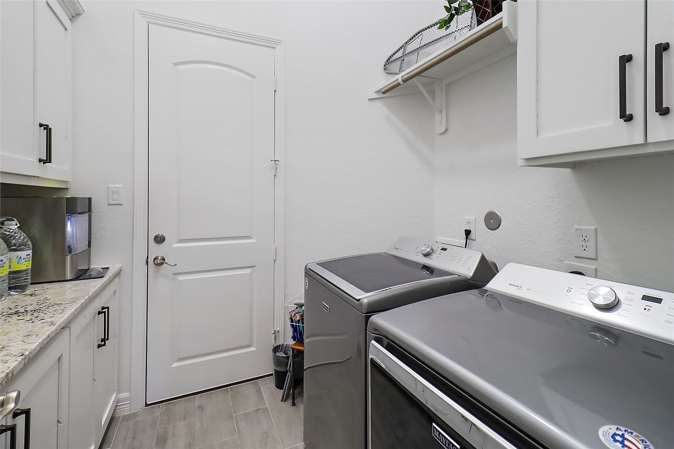 719 Cold Spring Drive Baytown, TX 77523 - Photo 17 of 33 a utility room with dryer and washer