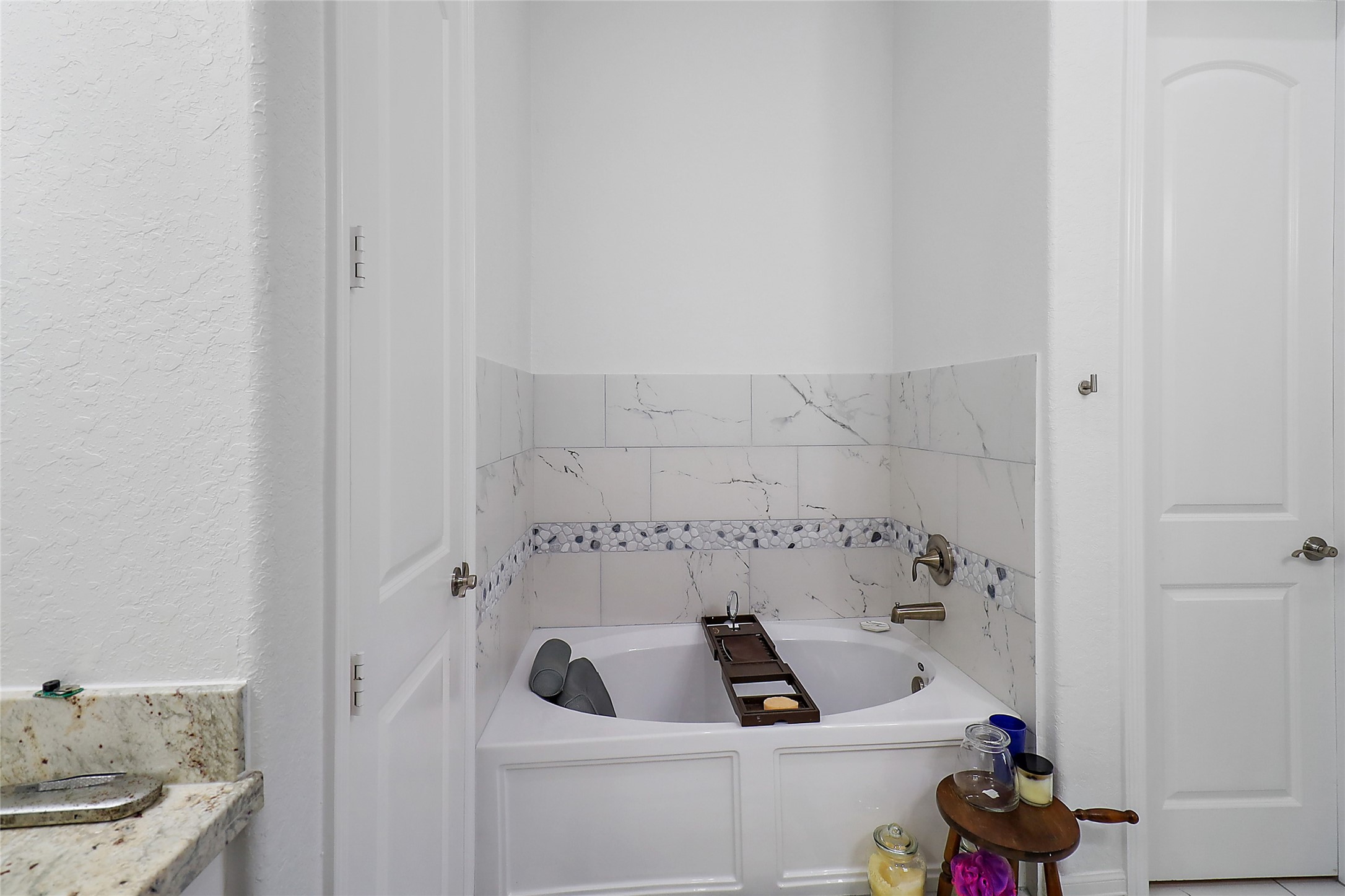 719 Cold Spring Drive Baytown, TX 77523 - Photo 22 of 33 a bathroom with a bathtub