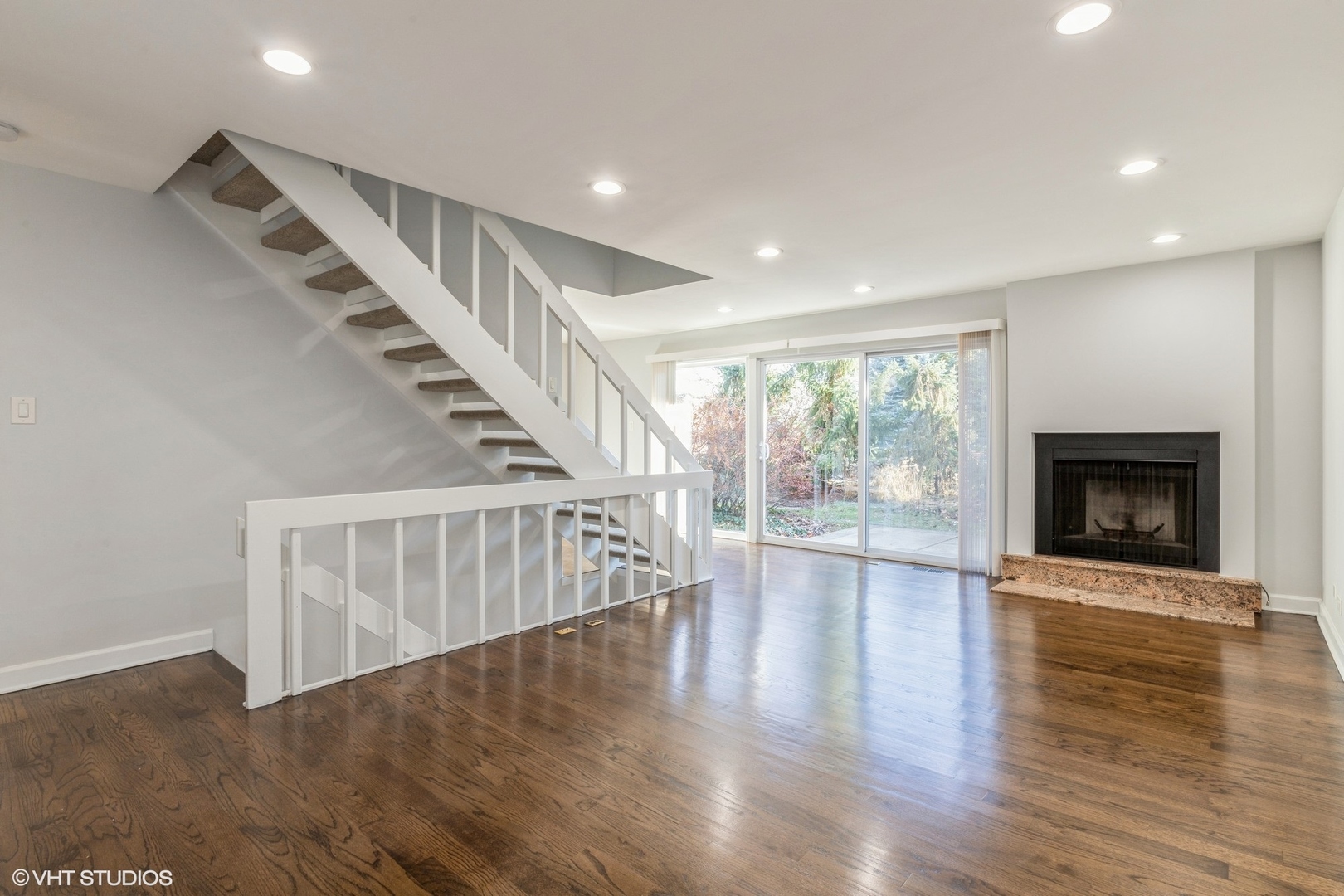 1611 Winnetka Road, Unit 1611 Glenview, IL 60025 - Photo 2 of 23 Gallery Image 2