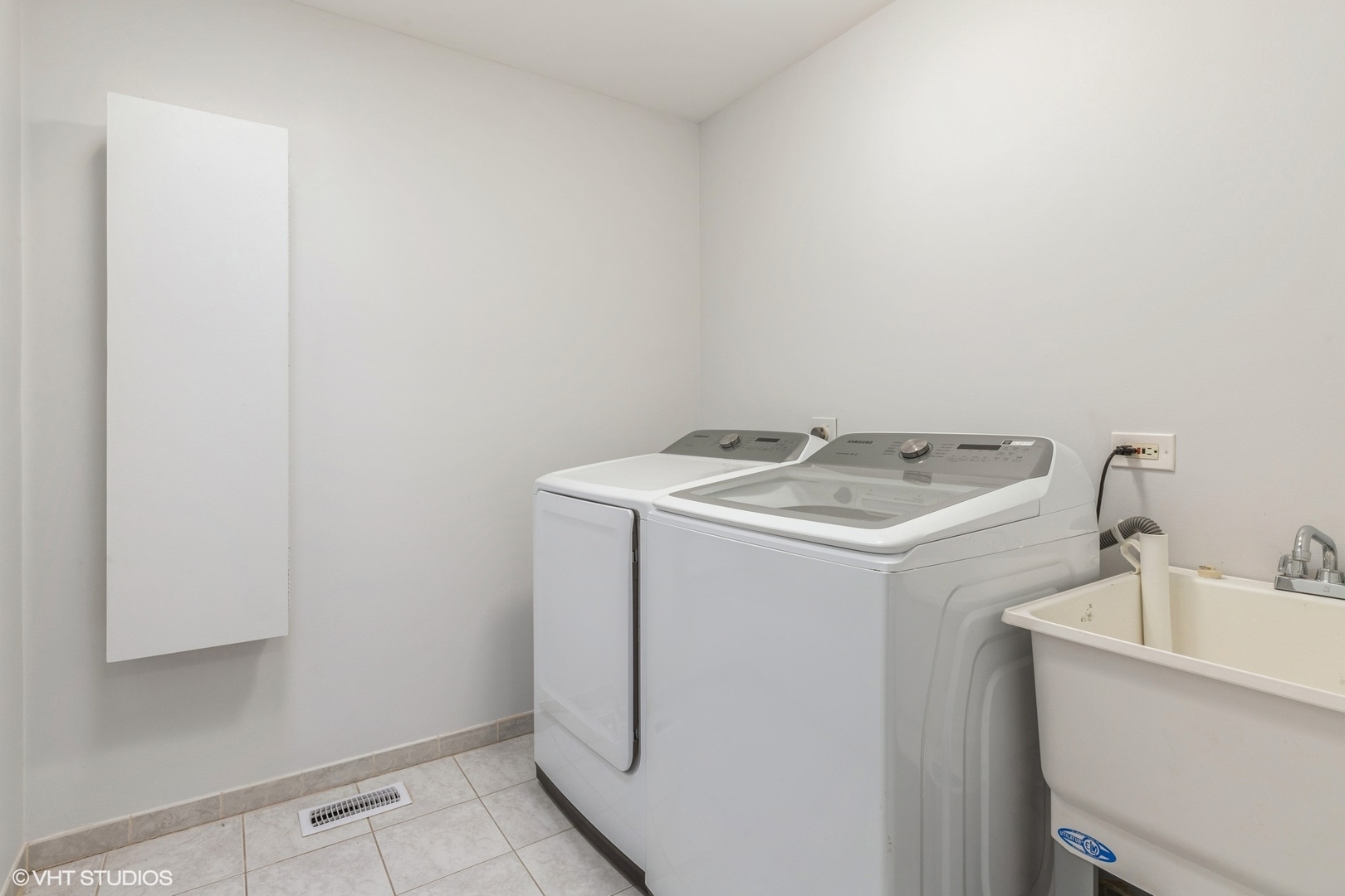 1611 Winnetka Road, Unit 1611 Glenview, IL 60025 - Photo 22 of 23 Gallery Image 22