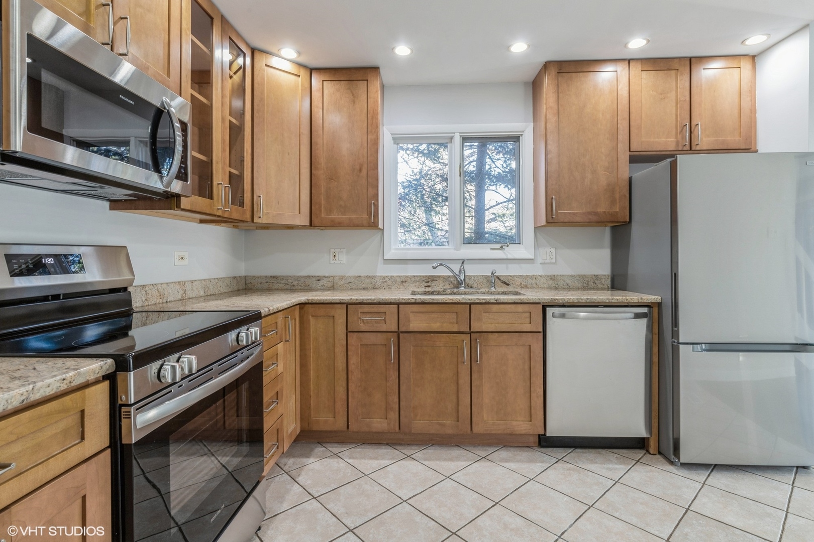 1611 Winnetka Road, Unit 1611 Glenview, IL 60025 - Photo 5 of 23 Gallery Image 5
