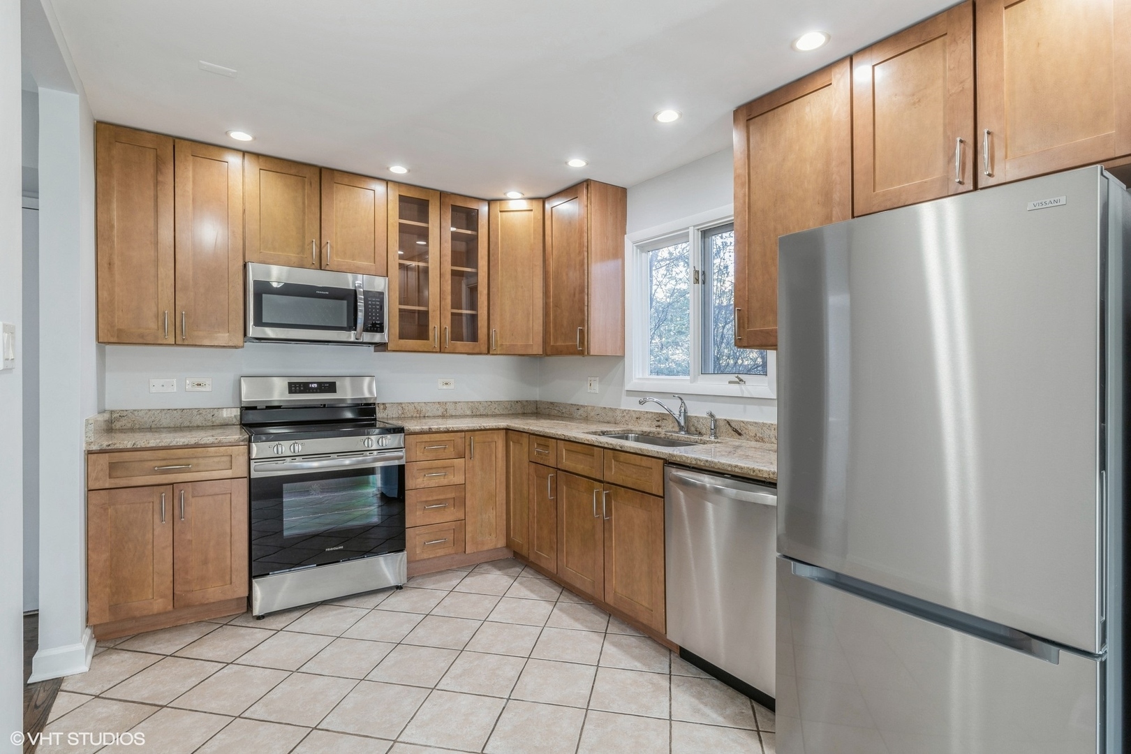 1611 Winnetka Road, Unit 1611 Glenview, IL 60025 - Photo 6 of 23 Gallery Image 6
