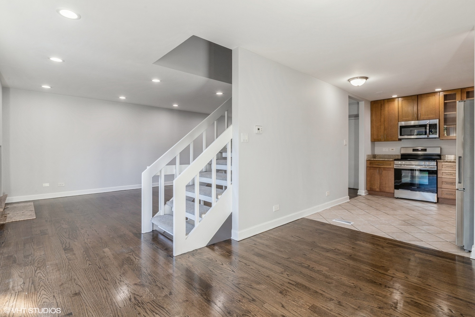 1611 Winnetka Road, Unit 1611 Glenview, IL 60025 - Photo 8 of 23 Gallery Image 8