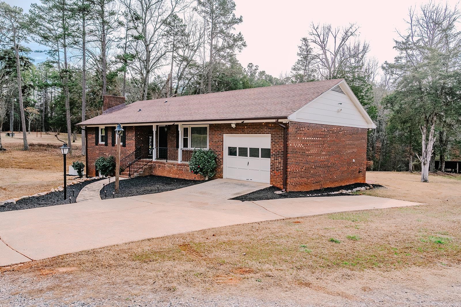 304 Darwin Road Gaffney, SC 29340 - Photo 2 of 47