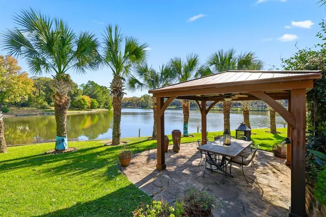a view of outdoor space yard and patio