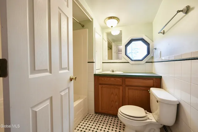 $299,500 | 2527 Barton Avenue, Rotterdam, NY 12306