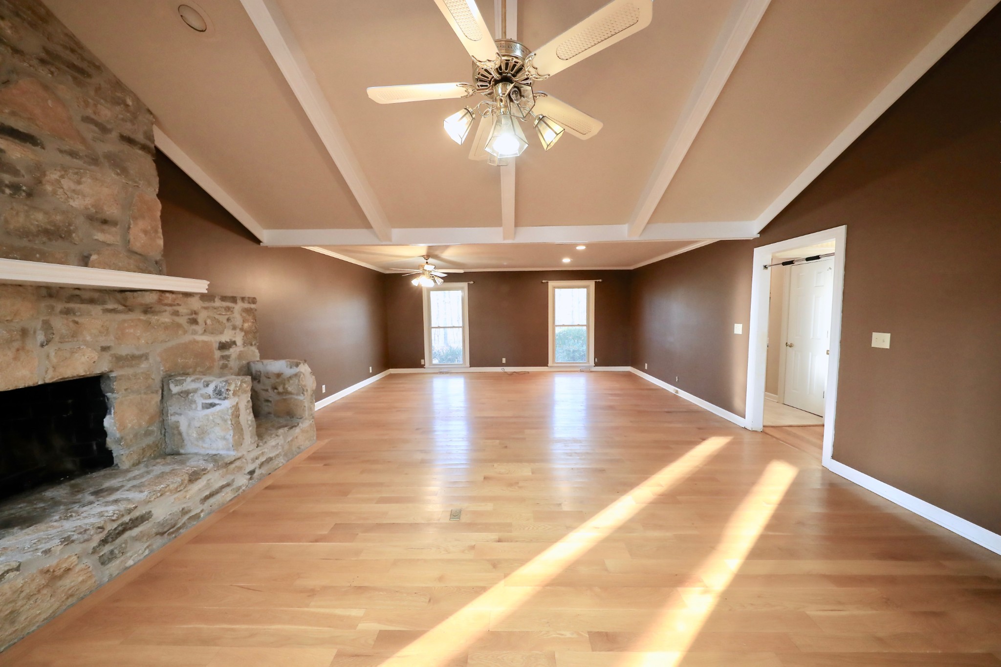 6982 New Chapel Road Springfield, TN 37172 - Photo 16 of 32 a view of livingroom and a fireplace