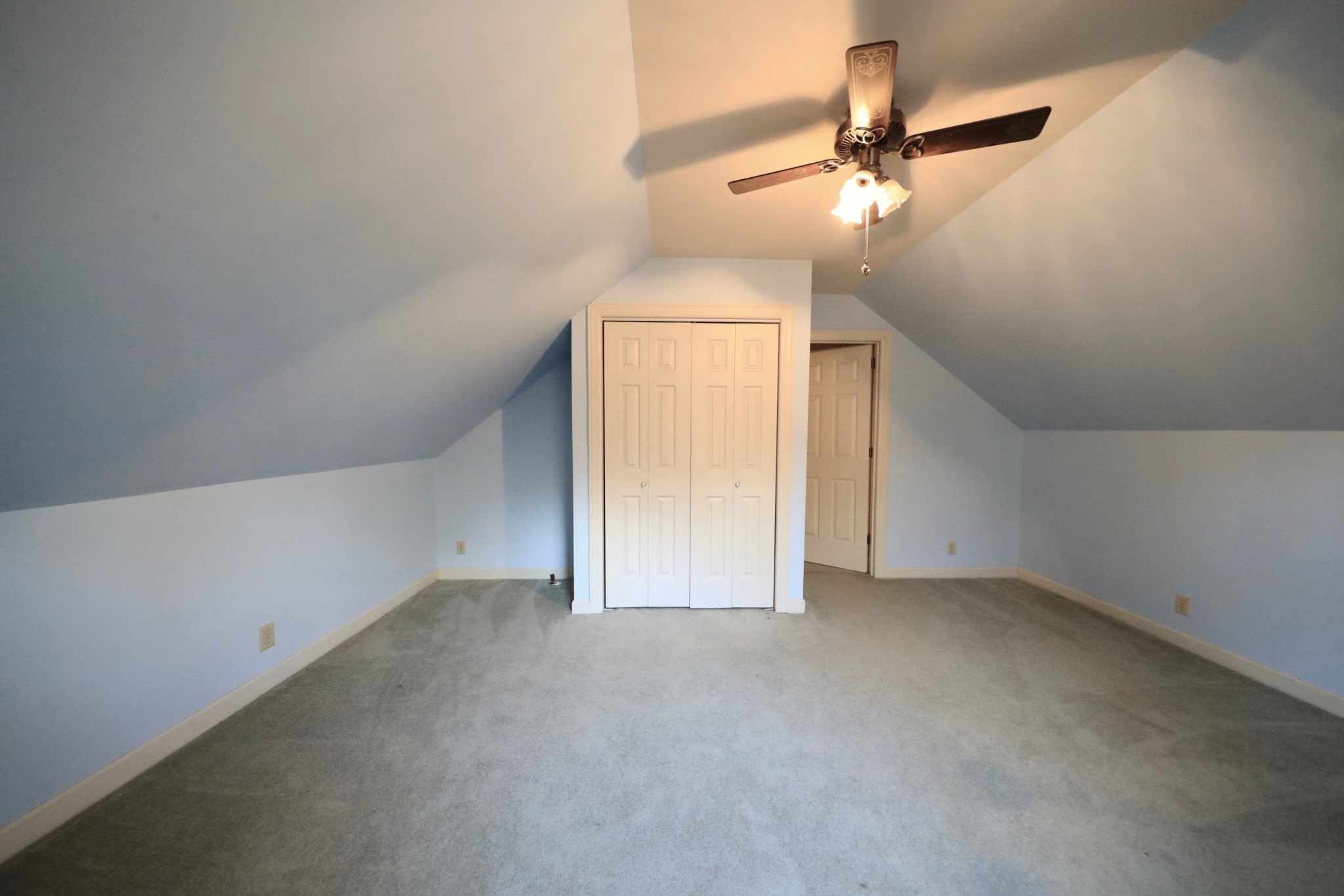 6982 New Chapel Road Springfield, TN 37172 - Photo 22 of 32 a view of a livingroom with a ceiling fan and window