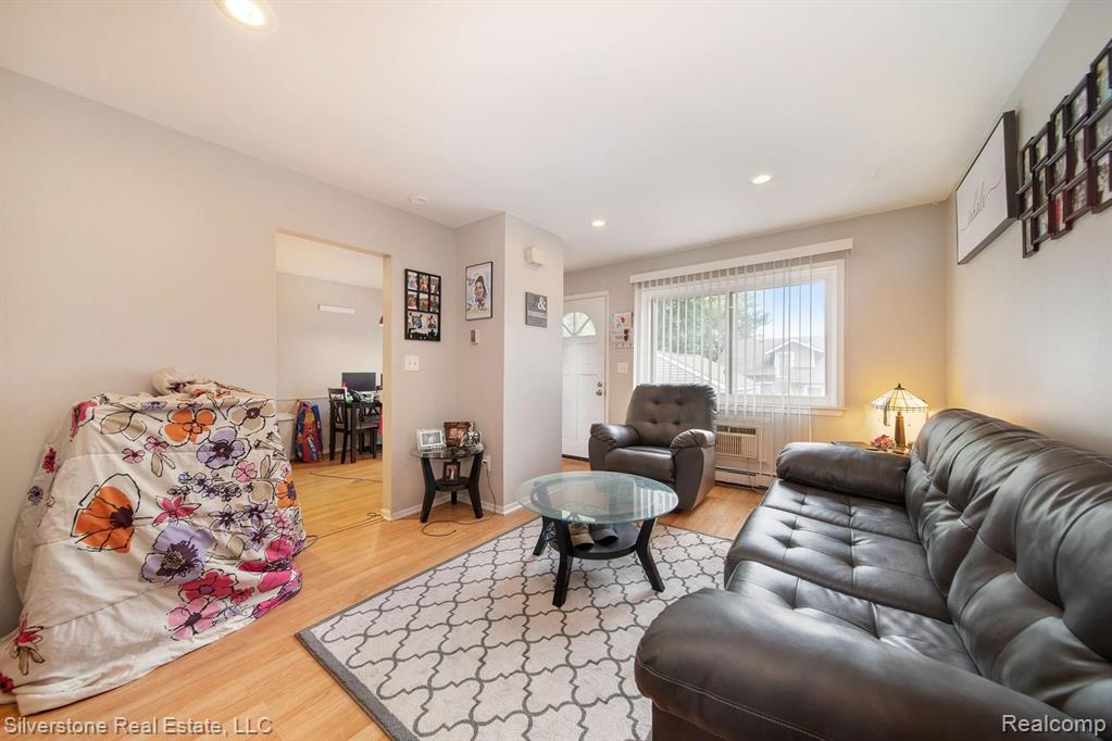 162 Ladd Road Walled Lake, MI 48390 - Photo 5 of 17
