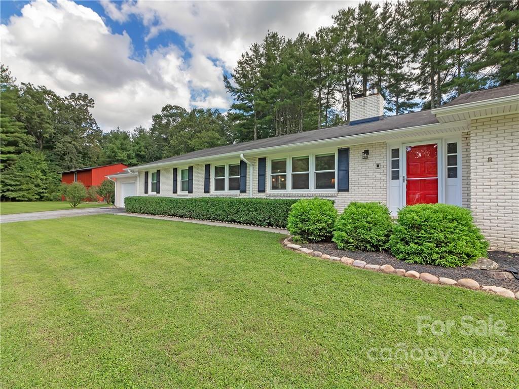 23 Country Road Hendersonville, NC 28791 - Photo 2 of 48 Gallery Image 2