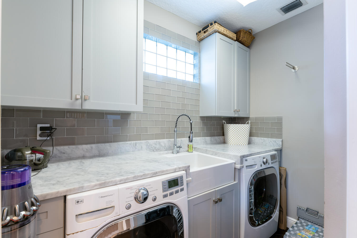 916 Dolphin Drive Jupiter, FL 33458 - Photo 25 of 64 Laundry