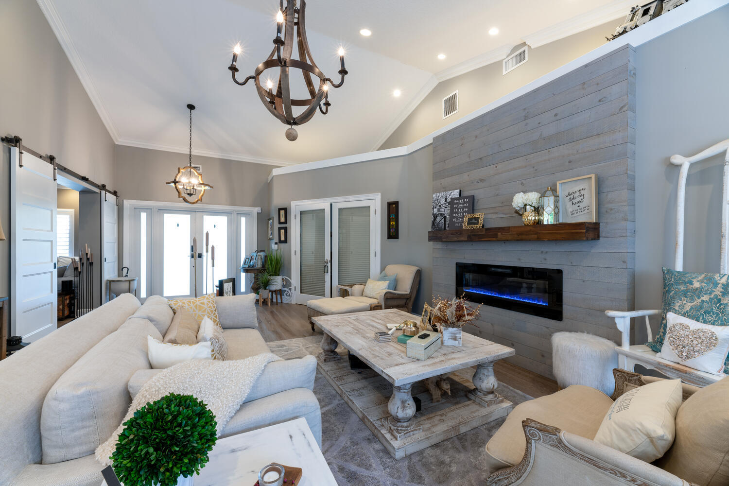 916 Dolphin Drive Jupiter, FL 33458 - Photo 3 of 64 Living Room