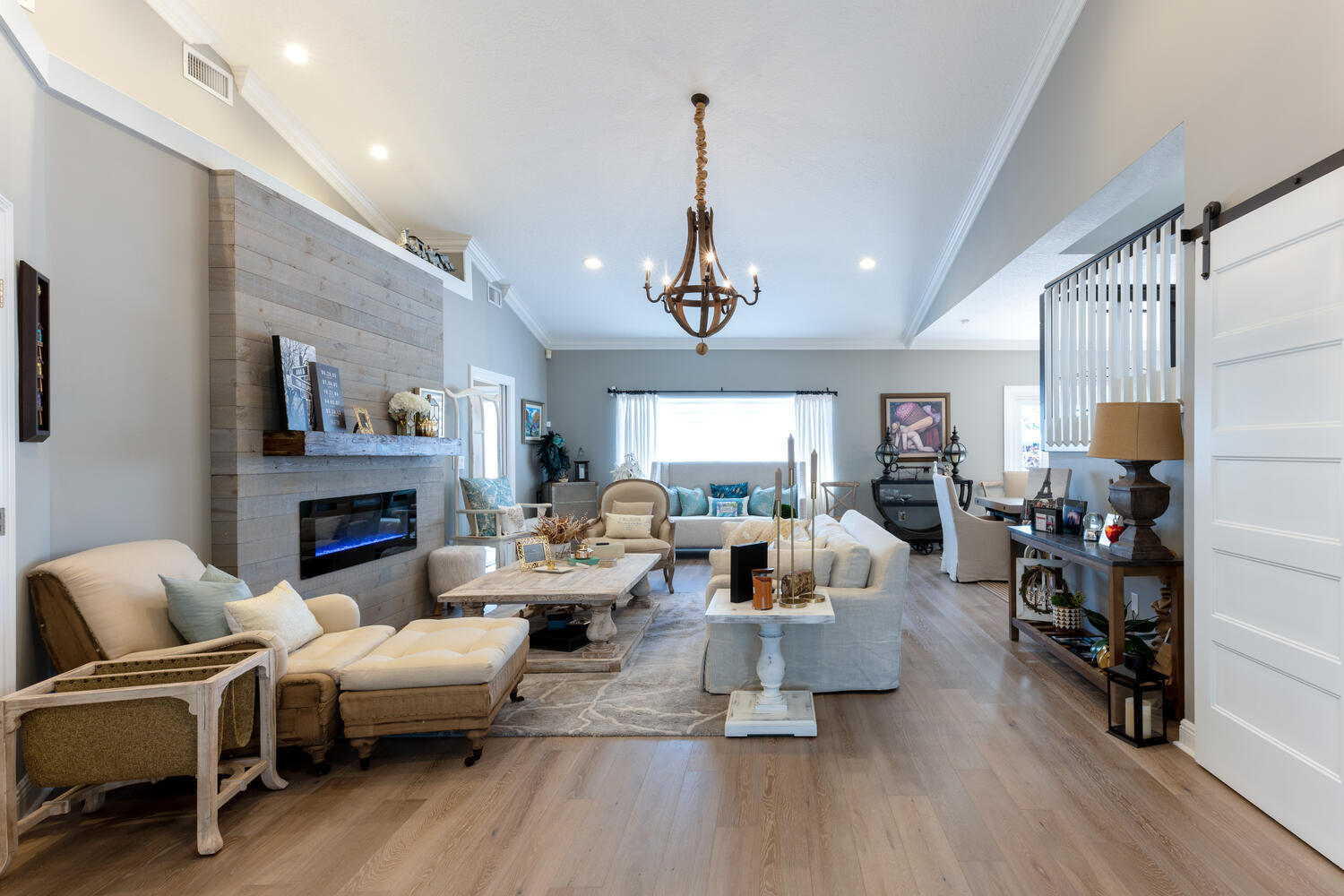 916 Dolphin Drive Jupiter, FL 33458 - Photo 5 of 64 Living Room