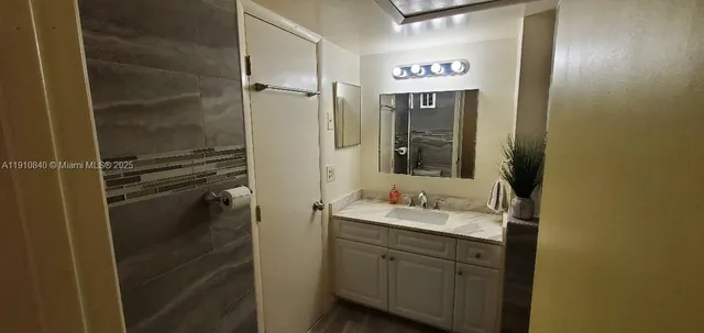 $139,900 | 649 West Oakland Park Boulevard, Unit 103A, Oakland Park, FL 33309