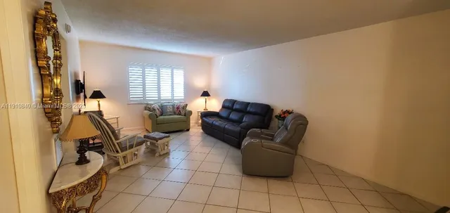 $139,900 | 649 West Oakland Park Boulevard, Unit 103A, Oakland Park, FL 33309
