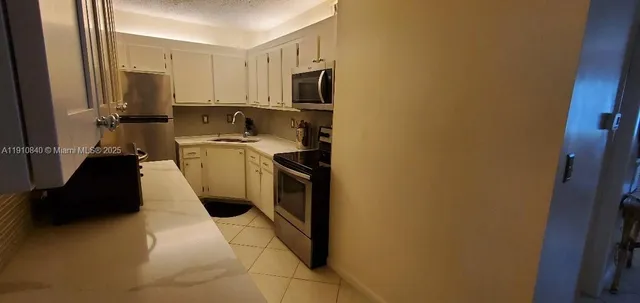 $139,900 | 649 West Oakland Park Boulevard, Unit 103A, Oakland Park, FL 33309