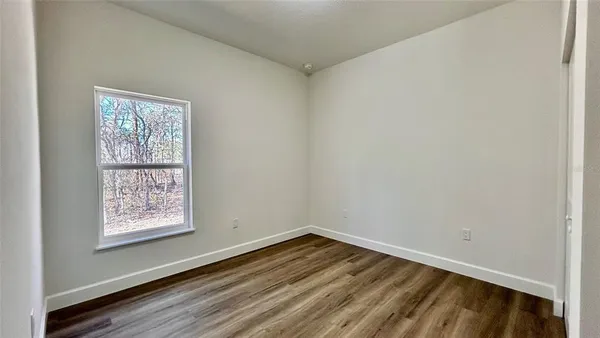 a view of empty room with window