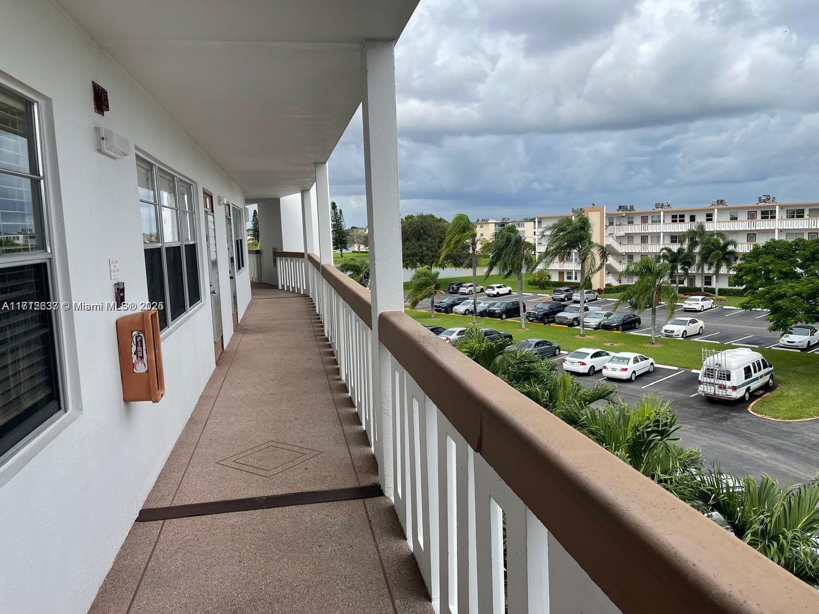 4069 Cornwall East, Unit 4069 Boca Raton, FL 33434 - Photo 5 of 25 Gallery Image 5