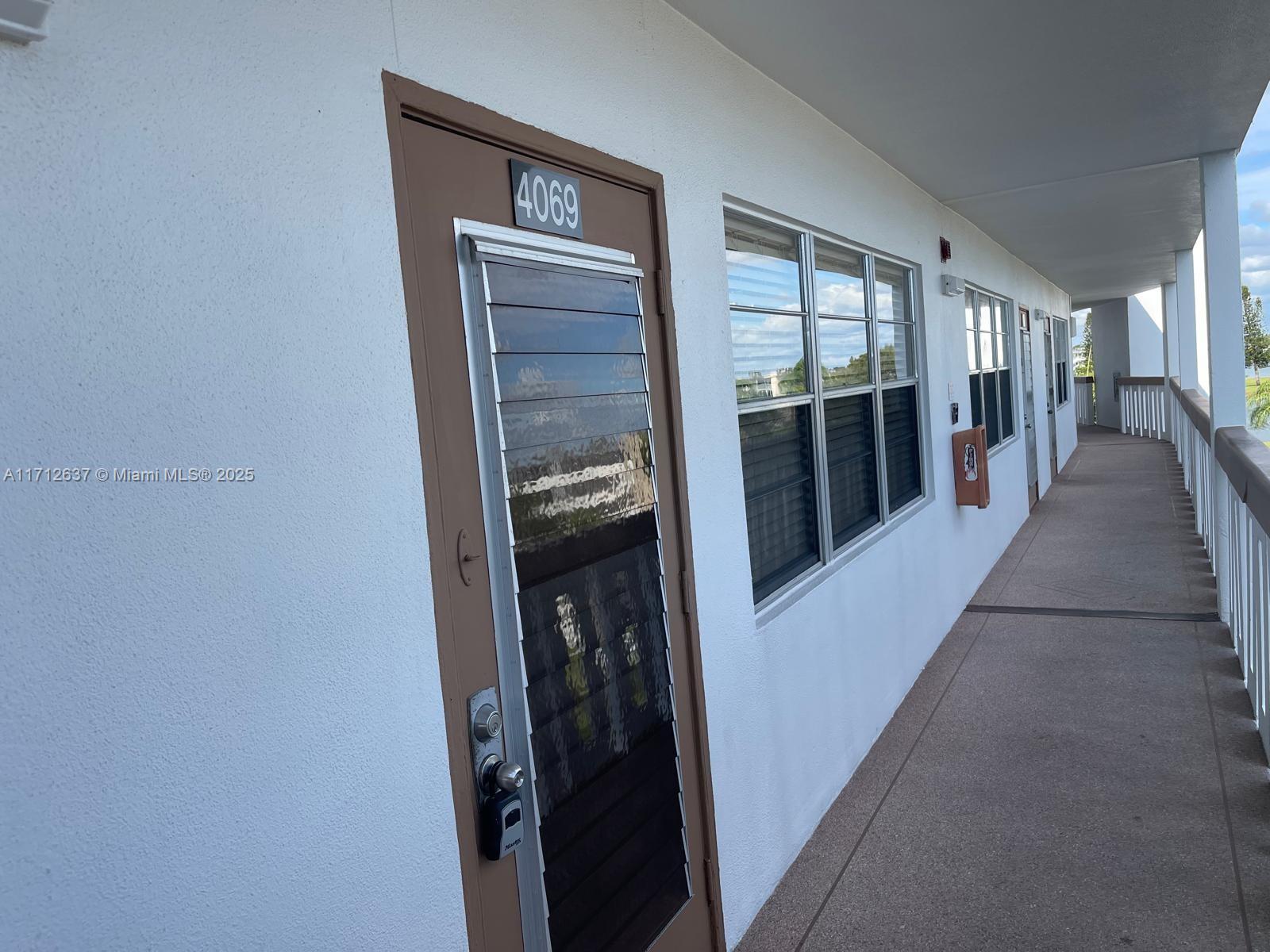 4069 Cornwall East, Unit 4069 Boca Raton, FL 33434 - Photo 6 of 25 Gallery Image 6