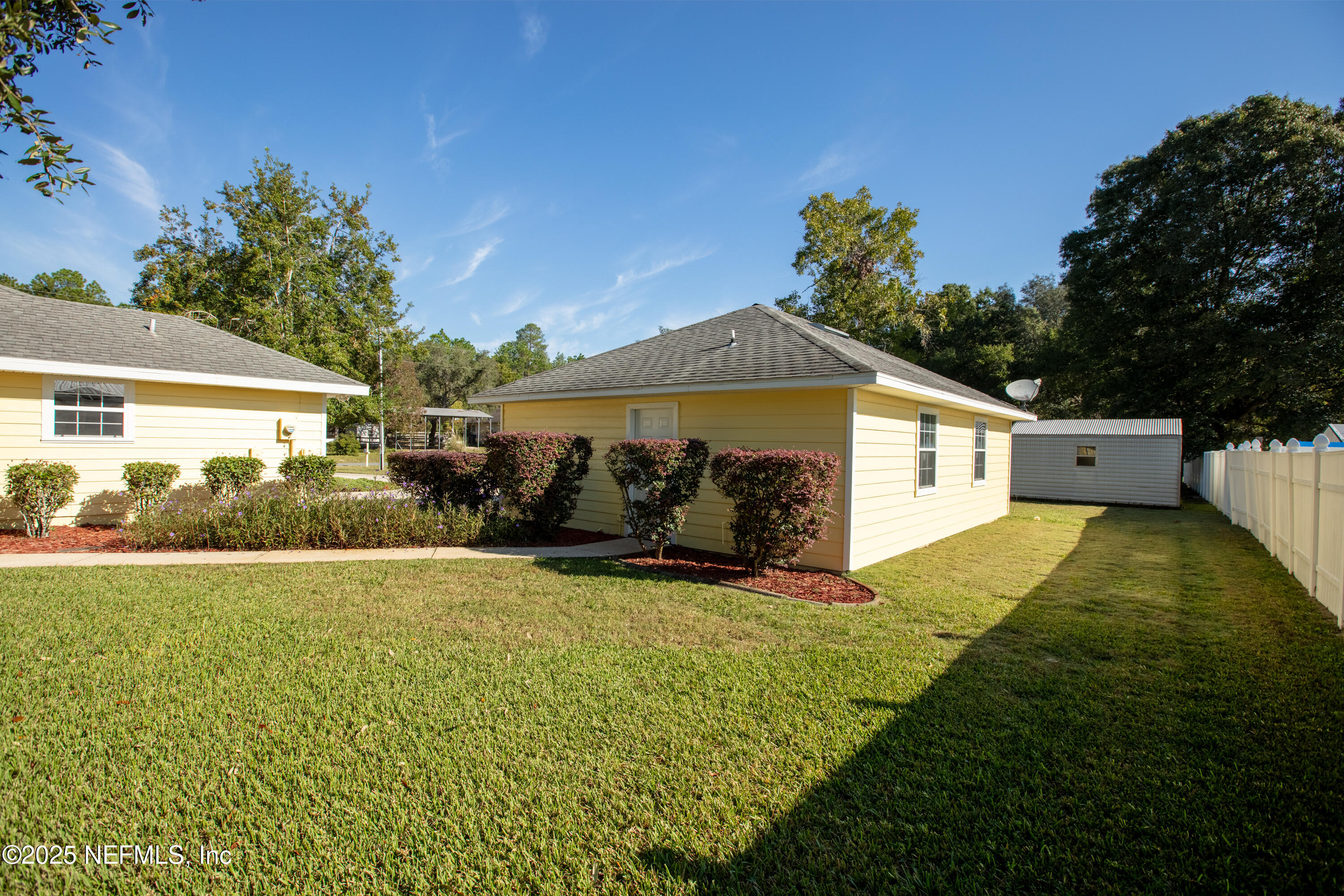 618 Southeast 44th Street Keystone Heights, FL 32656 - Photo 11 of 66 a view of a house with a yard