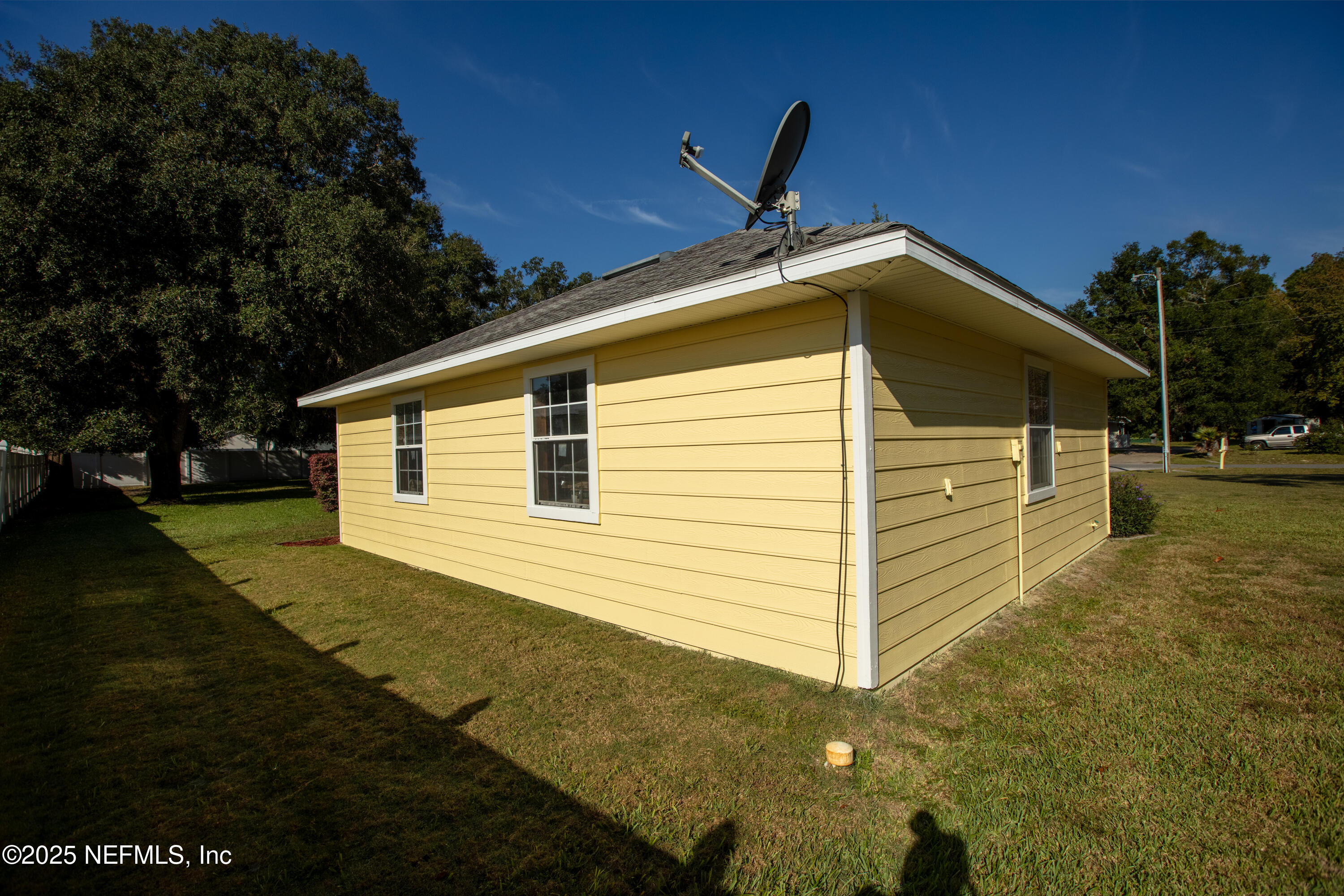 618 Southeast 44th Street Keystone Heights, FL 32656 - Photo 13 of 66 a view of a house with backyard