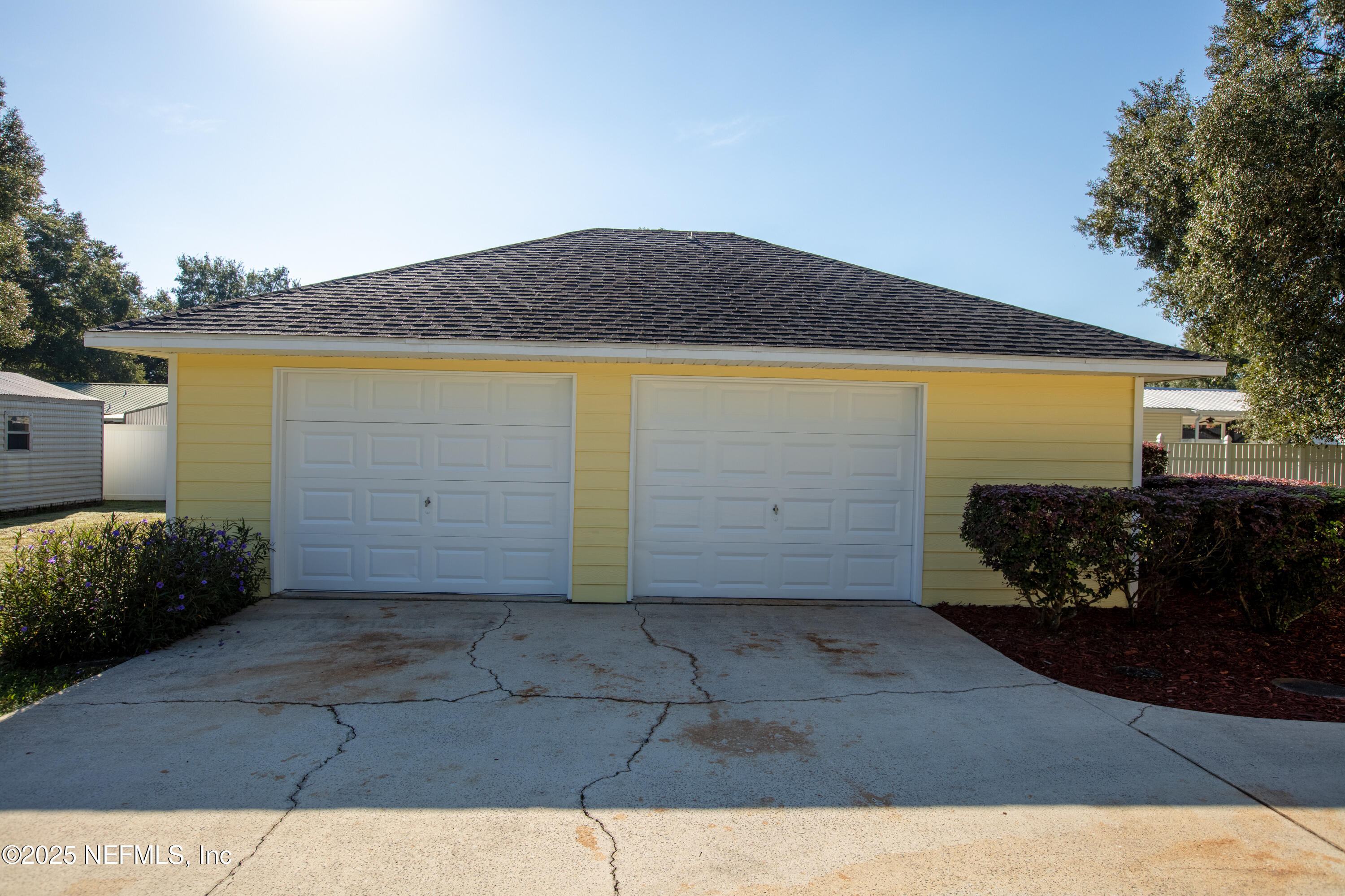 618 Southeast 44th Street Keystone Heights, FL 32656 - Photo 21 of 66 a view of a backyard
