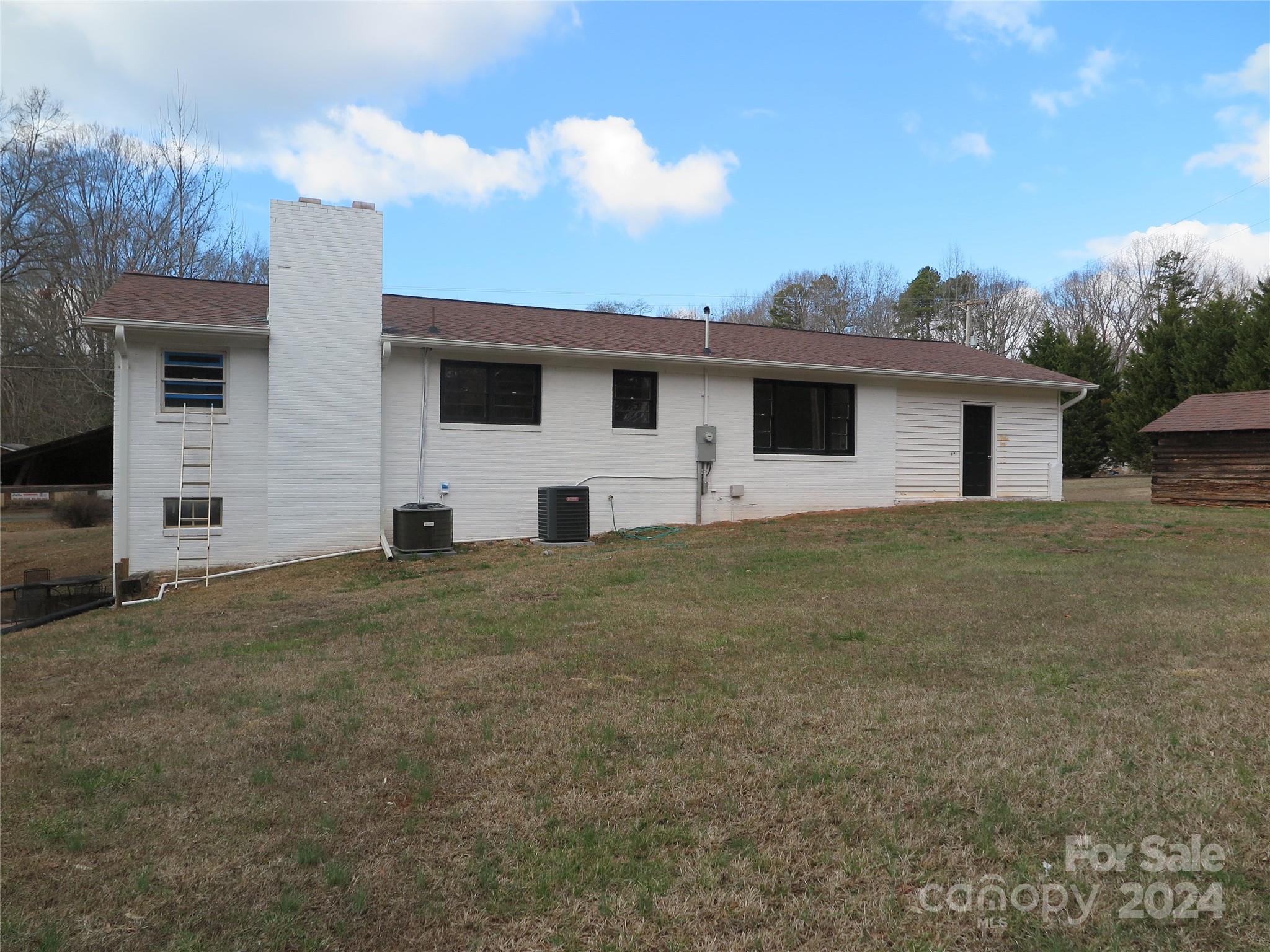 544 Loray Farm Road Dallas, NC 28034 - Photo 28 of 30 a front view of house with yard