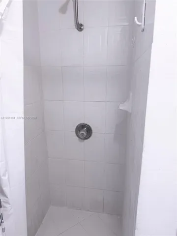 $1,100 | Royal Poinciana, Hollywood, FL 33020