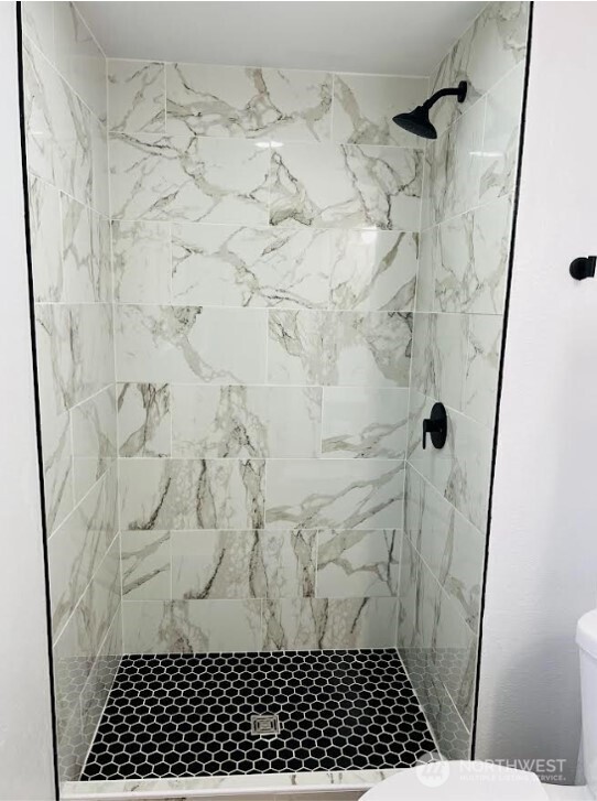 1412 Centralia Alpha Road Chehalis, WA 98532 - Photo 14 of 37 a view of a bathroom